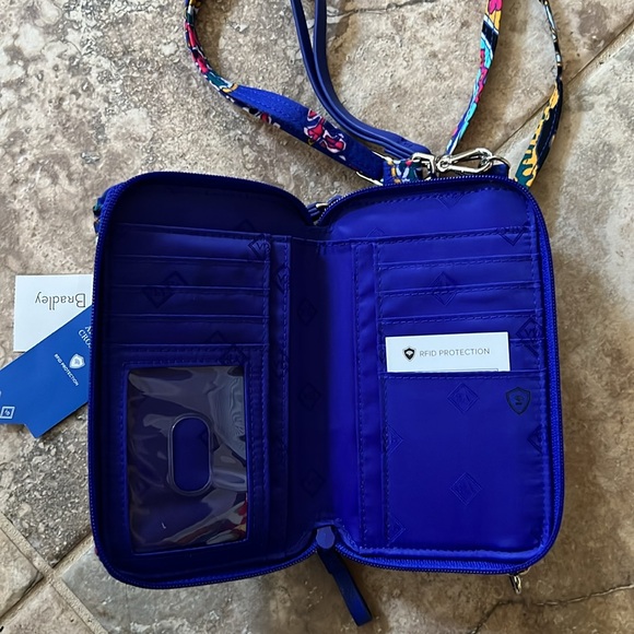 Vera Bradley Iconic RFID all in once crossbody - Picture 3 of 3